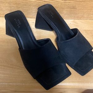 ASOS DESIGN Wide Fit Halliwell block heel mules in black